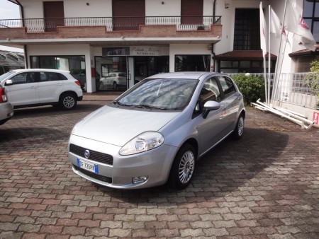 FIAT GRANDE PUNTO 1.4, ANNO 2007, KM 113.000, UNICO PROPRIETARIO, CLIMATIZZATORE, RADIO CD, SERVOSTERZO DUAL-DRIVE,CINGHIA DI DISTRIBUZIONE SOSTITUITA , GARANZIA SUI GUASTI 12 MESI, PREZZO € 5.800,00